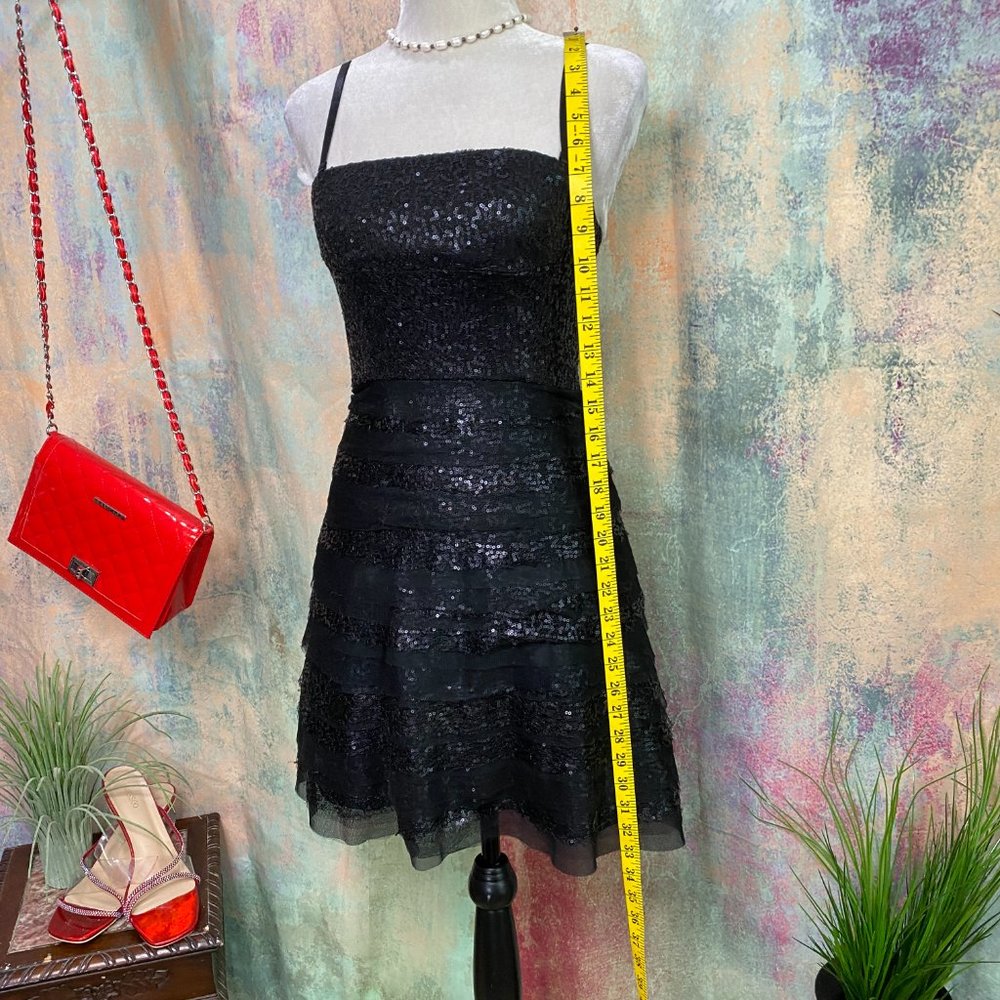 ๐BCBGMaxAzria Lace & Sequins Semi Formel Dress - Picture 6 of 16